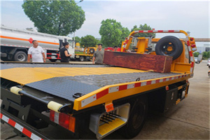 解放附近拖车电话号码服务